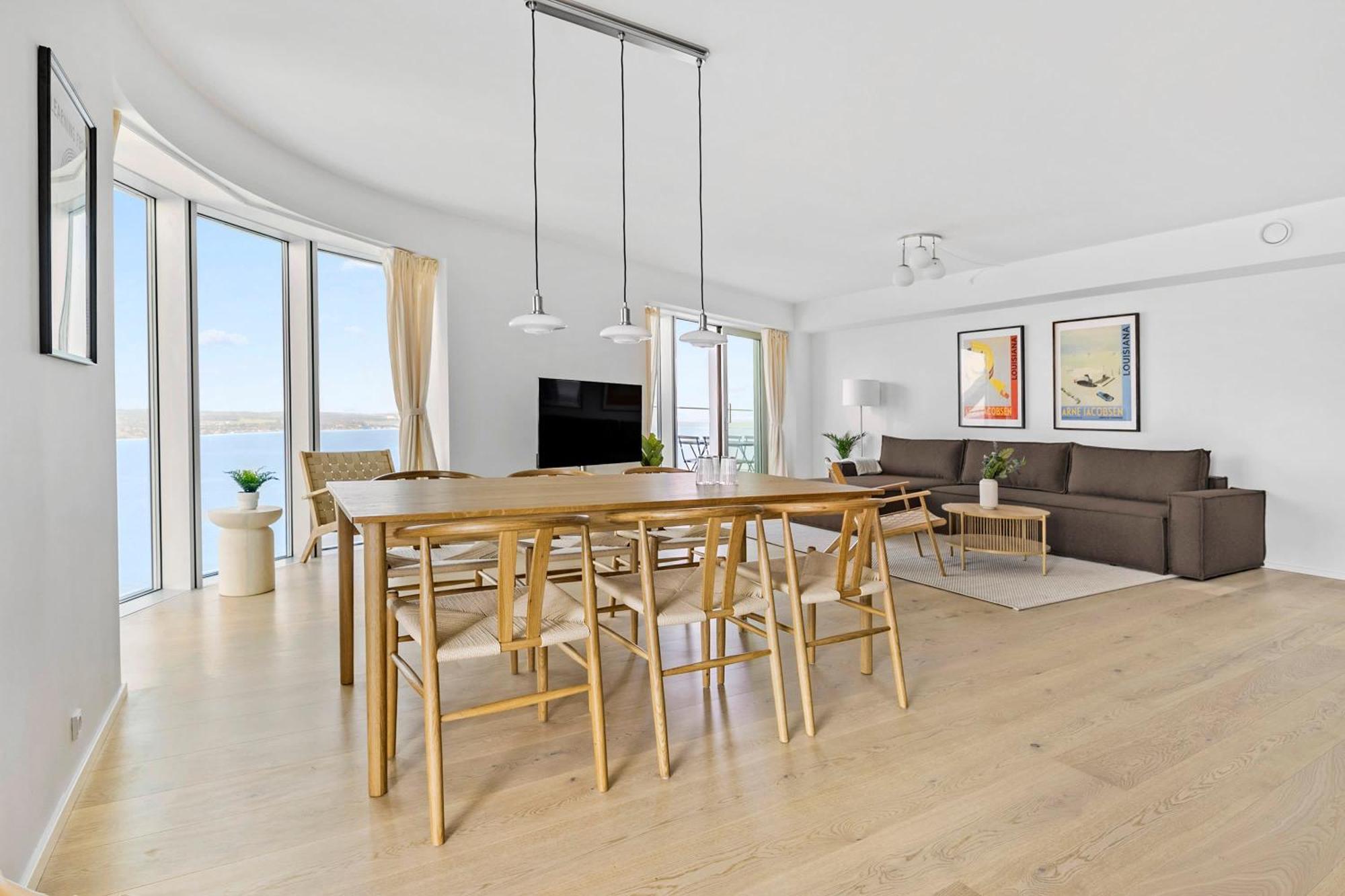 Penthouse On 35th Floor *